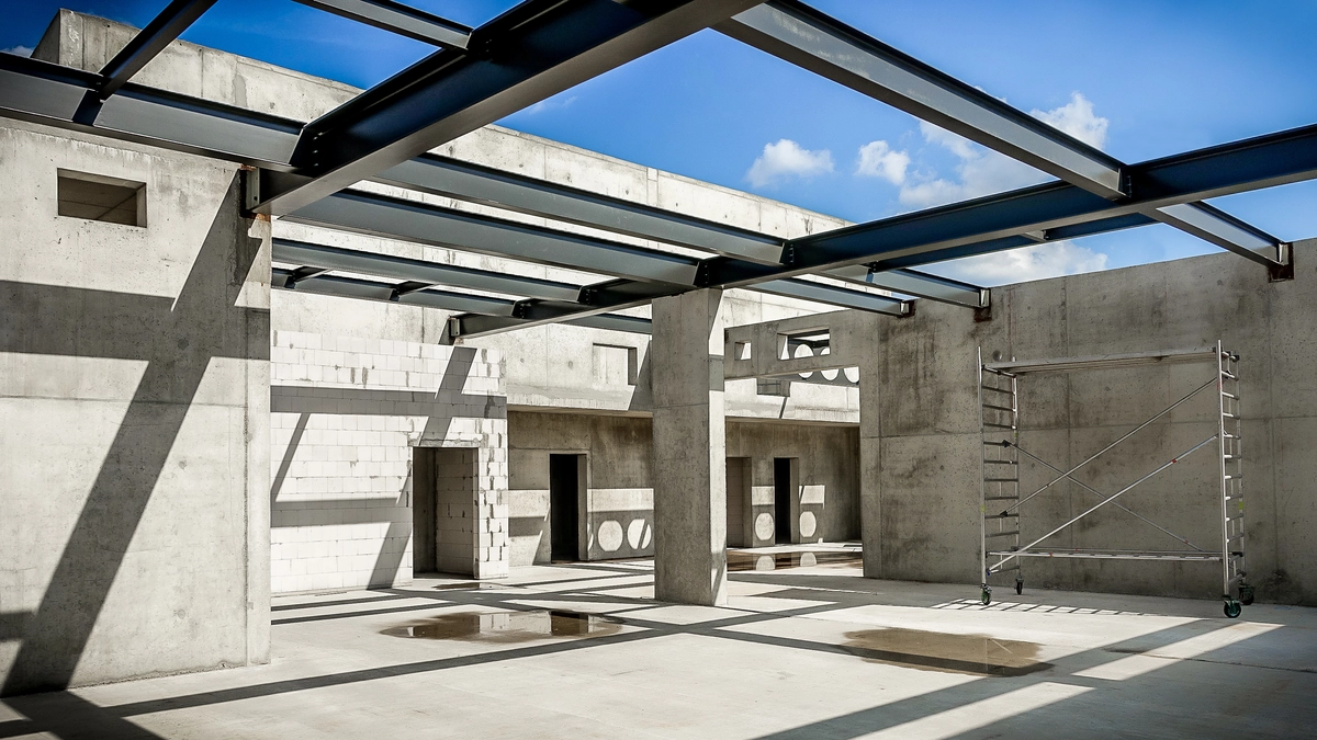 GMR - Bau - Rohbau, Verblendarbeiten, Sichtmauerwerk - Der Rohbau auf der Baustelle ist fertig. 